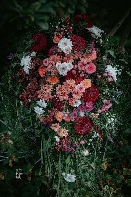 kwiaty na inne okazje,okazje,dekoracje,dekoracje świąteczne,bukiety,dekoracje na cmentarz,kwiaty,winiec na cmentarz,wieniec,wieńce,stroiki