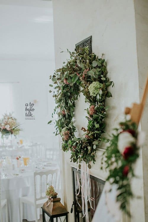 Wieniec zawieszony na komiku