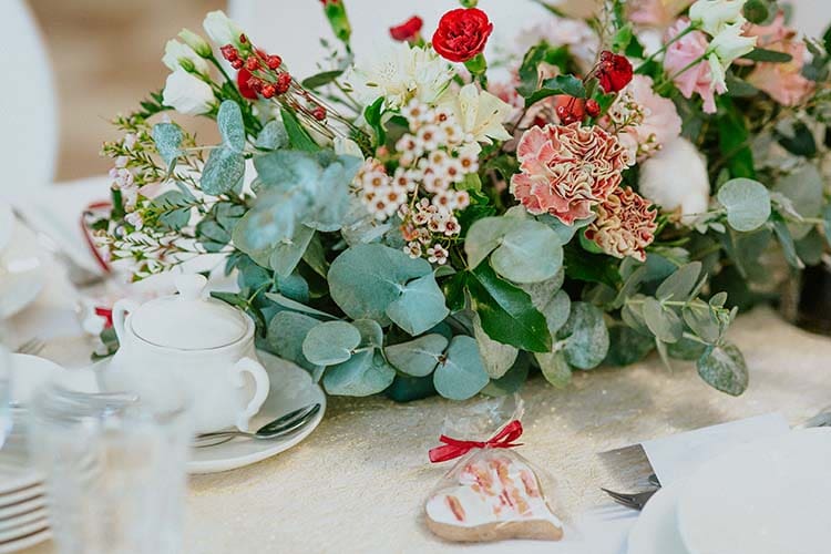 Kompozycja na zastawionym stole w Zakrzowie