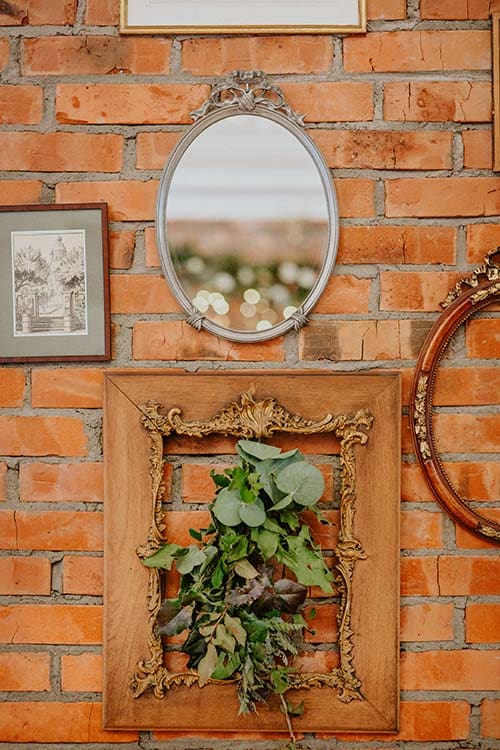 Dekoracje w ramach na ścianie