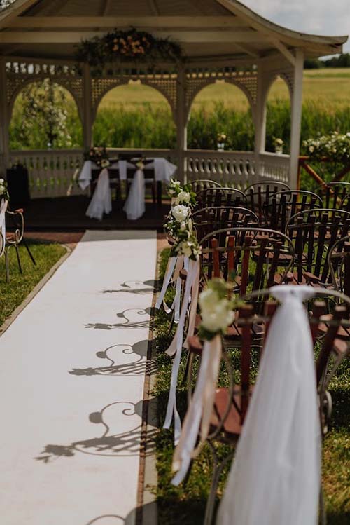 Ślub w plenerze,altana w Witkowej Chacie,W stylu Moss & Blush,Basia i Adam,różaną chmurę