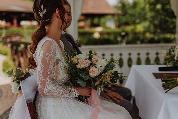 Młoda Para podczas przysięgi