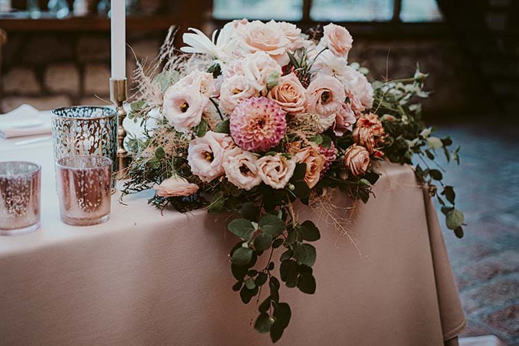 Dekoracja na stół prezydialny