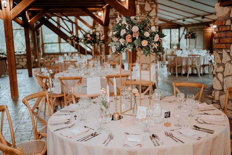 Dworzyszcze Wola wesele stylu Boho Chic, z nutą elegancji - widok sali