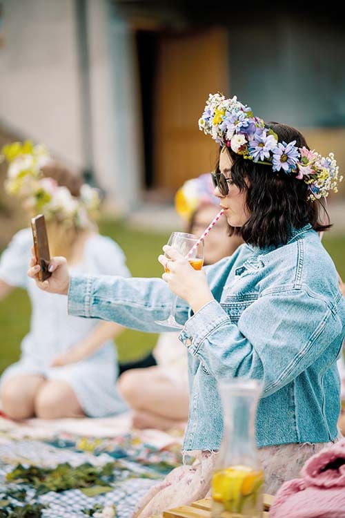 selfie w wianku na głowie