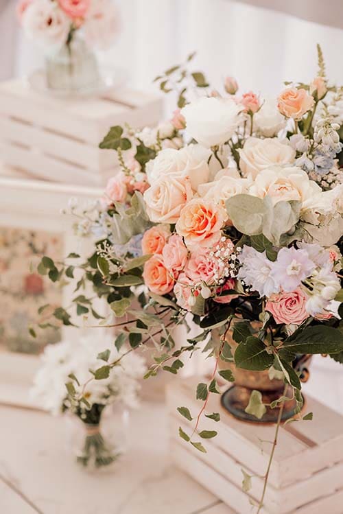 Kompozycja kwiatowa, fragment dekoracji