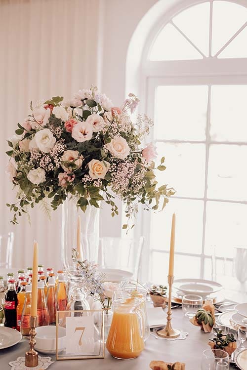 Duże kompozycje kwiatowe w szklanych wazonach XXXXL